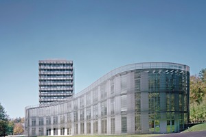  Die Fassaden der Universität Stuttgart sind aus dem Hause Neumayr. 