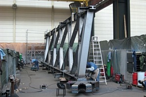  Die vier Meter hohen Fachwerkkonstruktionen aus Stahl konnten dank einer neu entwickelten Verbindungstechnik komplett vormontiert werden 