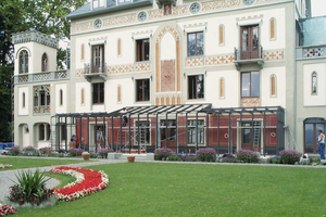  An eine denkmalgeschützte Villa in Lindau hat Zenn Metallbau mit großem Aufwand einen Wintergarten angebaut. 