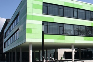  Der Neubau an der Mainzer Johannes-Gutenberg-Universität hat eine VHF aus Glaselementen erhalten 