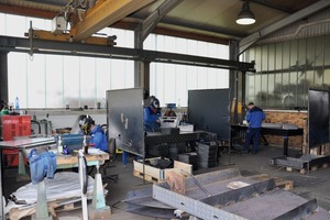 In der Schlosserei des Metallbauunternehmens arbeiten derzeit 30 Mitarbeiter. 