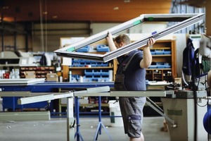  Bei der Firma Lansing Metallbau werden die rund 2.100 Aluminiumfenster für den Deutschen Rentenstern in Münster gefertigt. 