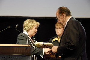  Ein gelber Pullunder für Ehrengast Außenminister a.D. Hans-Dietrich Genscher 