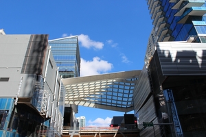  Die Stahlglaskonstruktion verbindet die Gebäude im Brickell City Center zu einer Shoppingmeile. 