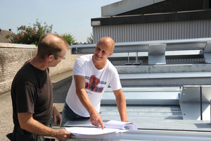  Stefan Schiekiera (r.) bei einer Besprechung auf der Baustelle. 