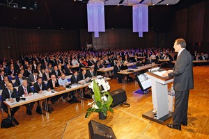  Als Vorsitzender des ift-Vorstandes begrüßte Metallbauunternehmer Bernhard Helbing die knapp 1.000 Besucher der Rosenheimer Fenstertage 