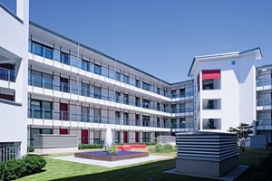  Ein Referenzobjekt für den Einsatz des illbruck Vorwandmontage-Systems ist das Studentenwohnheim Bamberg. 