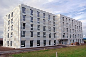  Für die Alucobond-Fassade beim Campus III in Freiburg kam Tekofix mit Alwi zum Einsatz. 