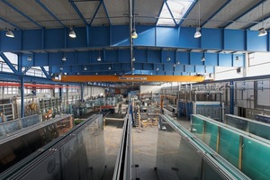  In der Produktionshalle von Döring Glas stehen sieben Biegeöfen, darunter der Jumbo-Ofen für Scheibenformate in der Größe von 6 x 3,21 m. 