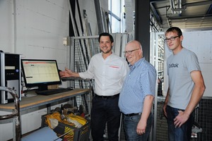  Philipp Hill (l.), Verkaufsleiter bei Hilti Deutschland, hat Unternehmer Christian Forster (m.) und Lagerist Johannes Weiß (r.) in die digitale Betriebsmittelverwaltung ON!Track eingewiesen. Der Lagerist erkennt nun auf Knopfdruck, welche Betriebsmittel und Geräte auf welcher Baustelle im Einsatz sind. 