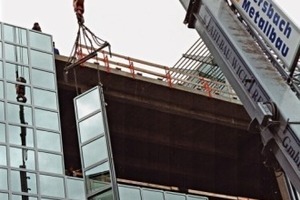  Der Flugsteig D am Frankfurter Flughafen ist ebenfalls ein Vorzeigeprojekt für den ausführenden Fassadenbau. 