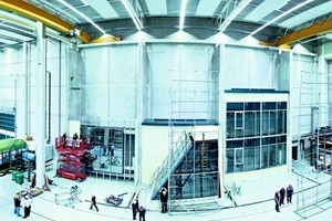  Am Fassadenprüfstand im Schüco Technologiezentrum testen Metallbauer ihre Konstruktionen 
