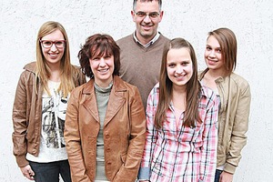  Familie Schwärzer (11. und 12. Generation): v.l. Margit, Priska, Josef, Ingrid und Maria. 