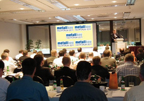  Kompakte Vorträge und interessante Diskussionen: beim metallbauFACHFORUM ist für jeden etwas dabei 