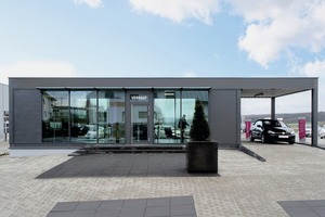  Orth Automobile in Beselich hat sich einen 6,40 x 12,40 m großen Pavillon bauen lassen mit einer Fahrzeugauslieferung von 6,40 x 4,0 m. 