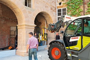  Die Rundbögen sind für den Einbau der Fensterscheiben vorbereitet.  