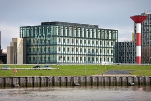  Ein Vorzeigeobjekt von Wurst Stahlbau: Die Halle aus Glaspaneele um ein Gebäude des Alfred-Wegener-Institutes in Bremerhaven 