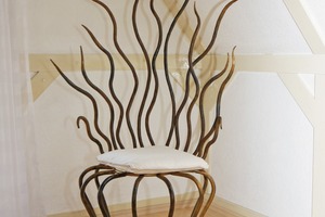  Ein Stuhl aus der Werkstatt von Bader. 