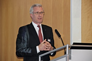  Christoph Hörmann trug die Geschäftszahlen der Hörmann-Gruppe vor, sein Resümee: „Wir sind sehr zufrieden.“ 