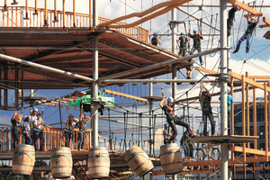  Die Idee des Leggrieser Zimmerermeisters Heinz Tretter, Klettertürme aus Stahl und Holz zu bauen, stößt in vielen Ländern auf Resonanz. 