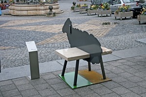  Die „Schafbank“ hat Ludwig Bittl für eine Ausstellung in Eichstätt gefertigt 